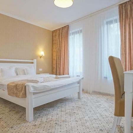 Hotel Monarch House à Braşov Extérieur photo