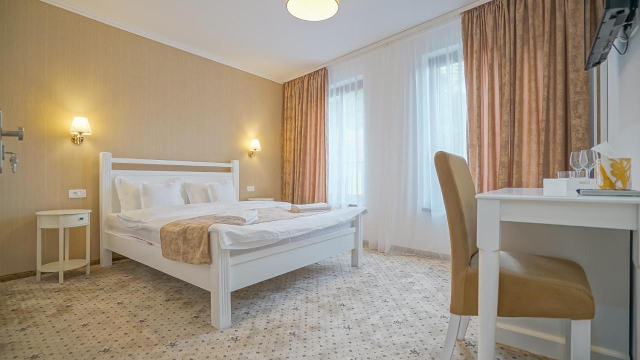 Hotel Monarch House à Braşov Extérieur photo