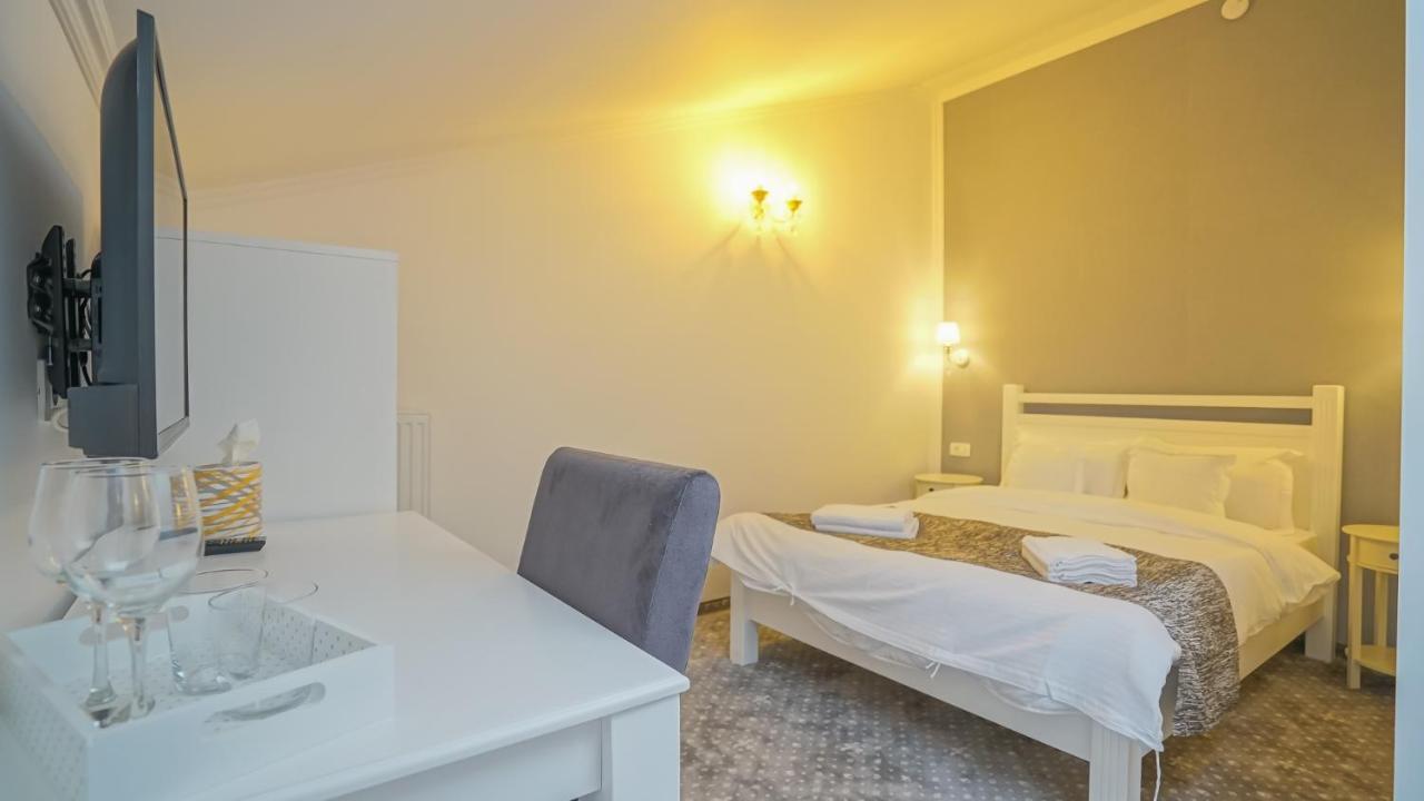 Hotel Monarch House à Braşov Extérieur photo