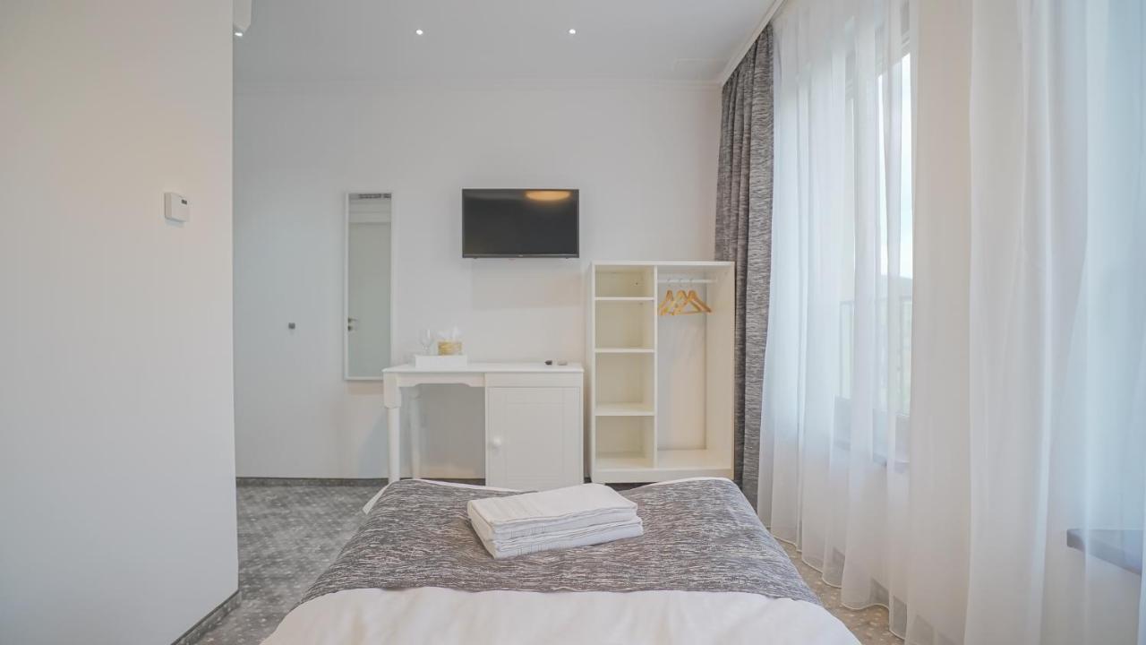 Hotel Monarch House à Braşov Extérieur photo