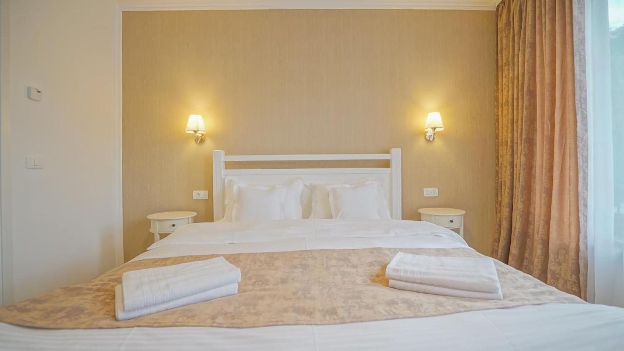 Hotel Monarch House à Braşov Extérieur photo