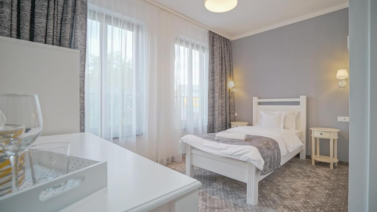 Hotel Monarch House à Braşov Extérieur photo