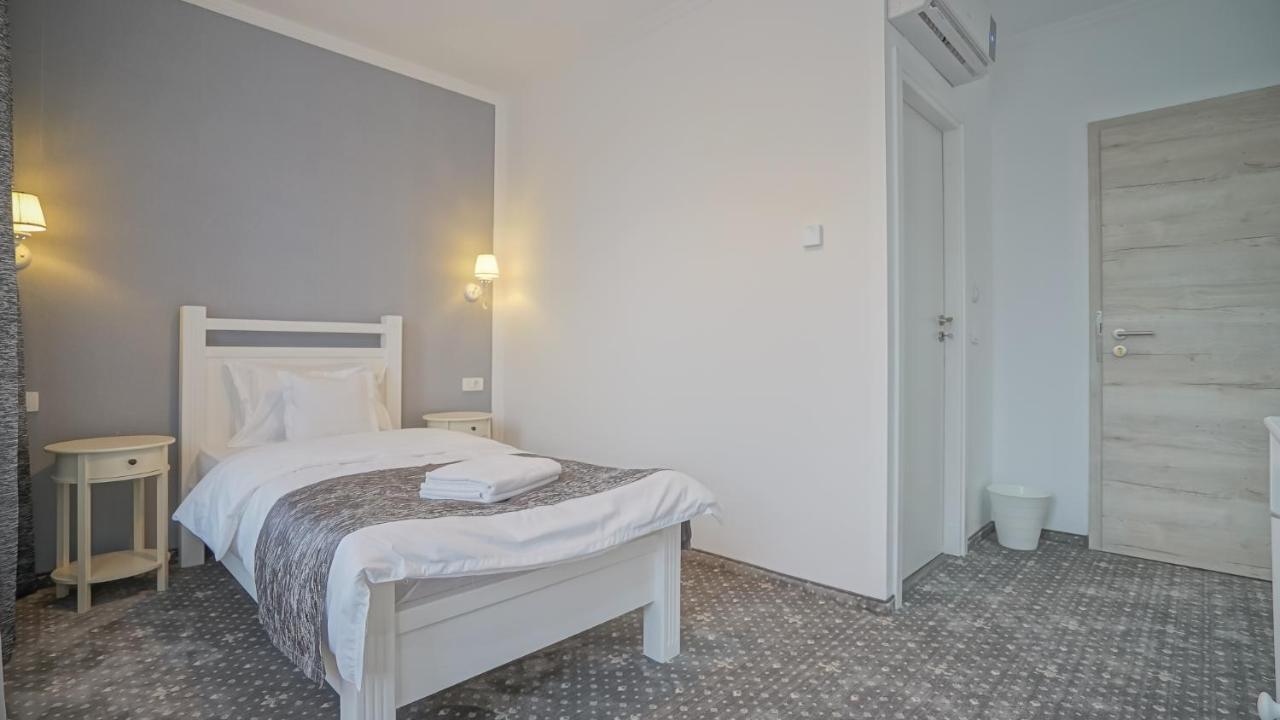 Hotel Monarch House à Braşov Extérieur photo