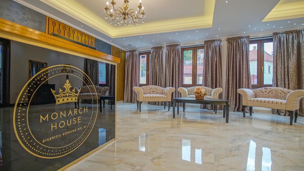 Hotel Monarch House à Braşov Extérieur photo