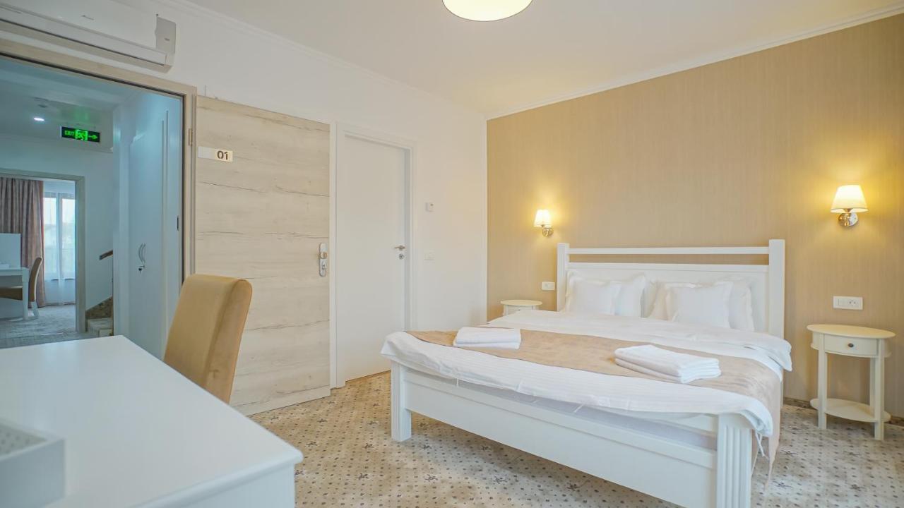 Hotel Monarch House à Braşov Extérieur photo